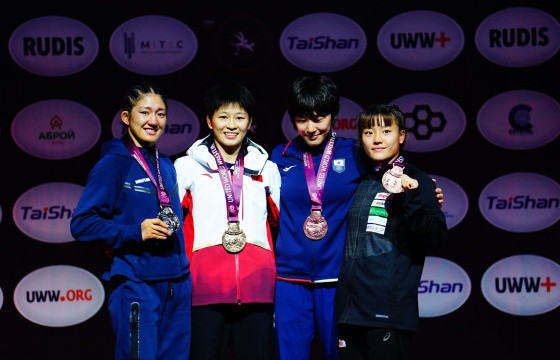 Б.Хулан Ази тивийн аваргаас мөнгөн медаль хүртлээ