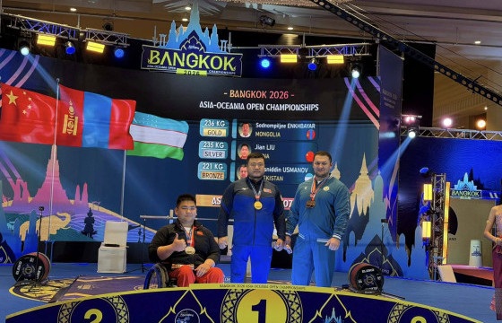 Э.Содномпилжээ 236 кг-ыг өргөж Ази тивийн аварга боллоо