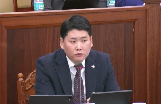 М.ГАНХҮЛЭГ: Парламентынхаа эсрэг даргатай байгаадаа харамсаж байна