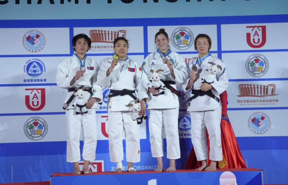   Л.Энхрийлэн Ази тивийн хошой аварга болов