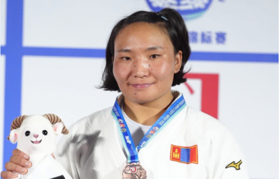 А.Адъяасүрэн Ази тивийн хошой хүрэл медальтан боллоо