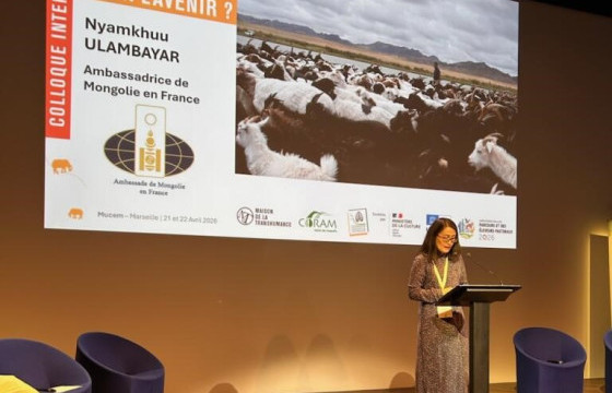  У.Нямхүү “Нүүдлийн мал аж ахуйн отор нүүдэл” симпозиумд илтгэл тавилаа