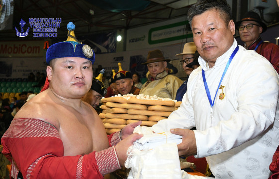  Баянчандмань сумын ойн барилдаанд харцага Ууганбаяр түрүүллээ