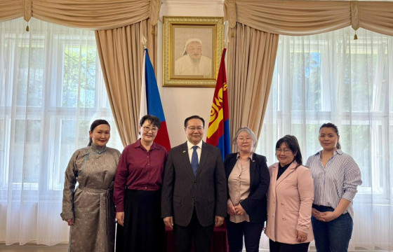 Монгол хэл, соёлын сургалтын төвүүдэд дэмжлэг үзүүллээ