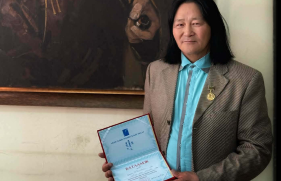 Ц.БАТБИЛИГ: ЭМЧИЙН БУРУУГААС БОЛЖ 11 НАСАНДАА СОНСГОЛОО АЛДСАН Ч АМЬДРАЛД ГУТАРЧ ҮЗЭЭГҮЙ ЭЭ, АХ НЬ