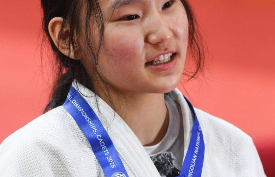 Г.ЭНХЖИН: Багш “Сайн байна. Миний охин үүнийг хүртэх эрхтэй шүү” гэж хэлсэн