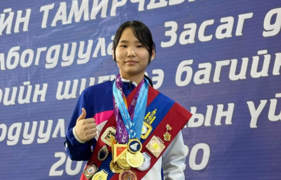 Ц.ЭНХЛЭН: Дөрвөн настайгаасаа бадминтоноор хичээллэсэн 