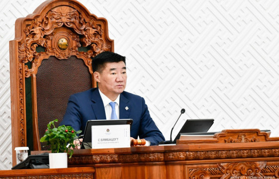 Дунд хугацааны төсвийн бодлогын баримт бичгийн төслийн хамт өргөн мэдүүлсэн хуулийн төслүүдийг хэлэлцэж эхэллээ