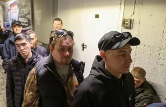 Эрхүү хотын захиргаанаас гадаадын иргэдийг цэрэг дайчлагад зуучилсан этгээдийг 18 мянган ам.доллараар шагнахаа зарлалаа