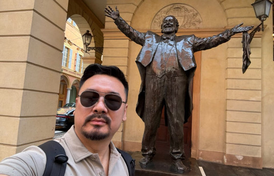 Зүүнхараагаас Мариинскийн театр хүрсэн хүү