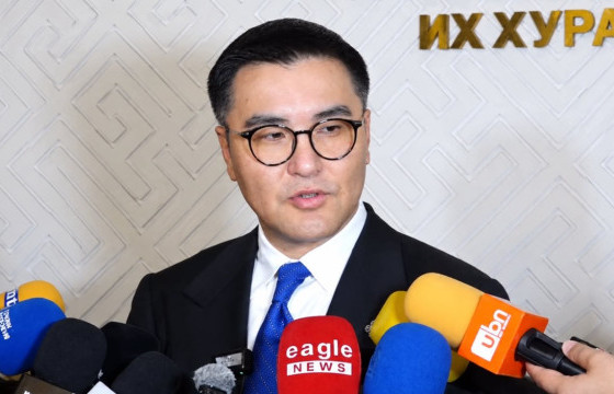    УИХ-ын гишүүн Ч.Лодойсамбуу: Би Оюун-Эрдэнэд “Чиний өмнөөс байлддаг, чиний өмнөөс бие биеэ хохироодог нэг ч хүн Монгол Улсад байхгүй шүү” гэж хэлнэ
